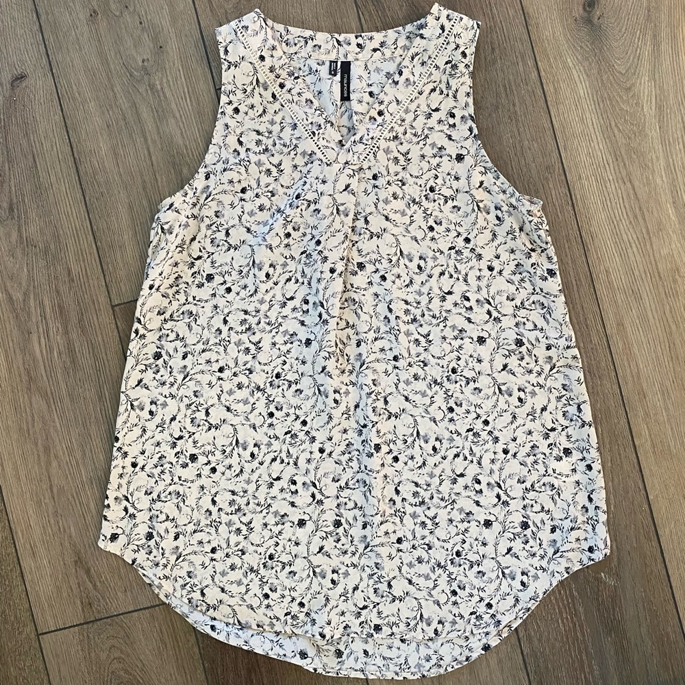 Maurice’s small floral blouse